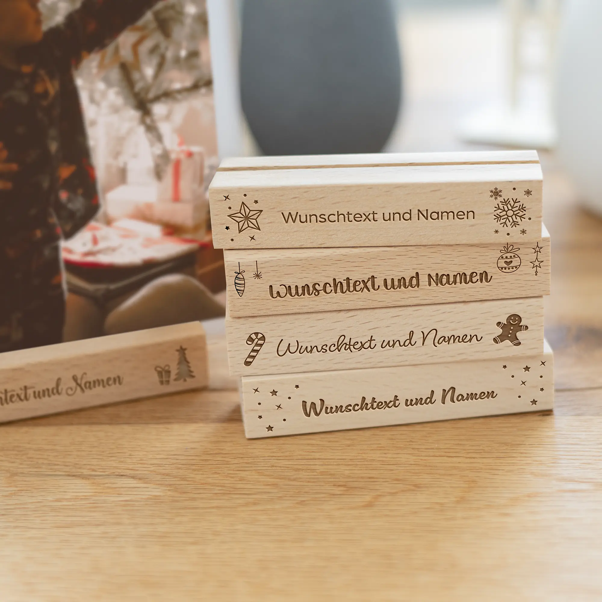 Personalisierbarer Kartenhalter "Weihnachten" aus Holz 1 Personalisierbarer Kartenhalter "Weihnachten" aus Holz - Produktbild