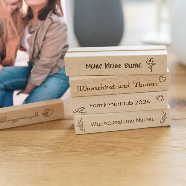 Personalisierbarer Kartenhalter aus Holz - Produktbild