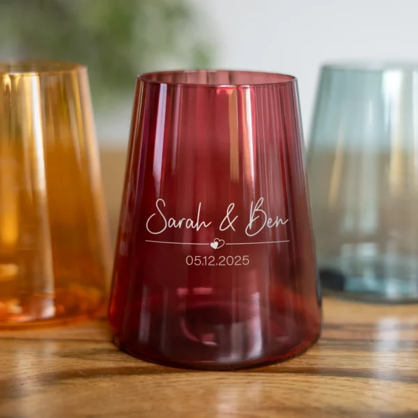 Personalisierte Gläser für Paare mit 2 Namen und Datum in Bordeaux Rot